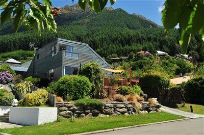 10A Wynyard Crescent, Fernhill/Sunshine Bay