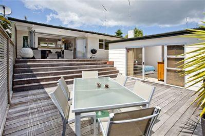 42 Pupuke Road, Hillcrest
