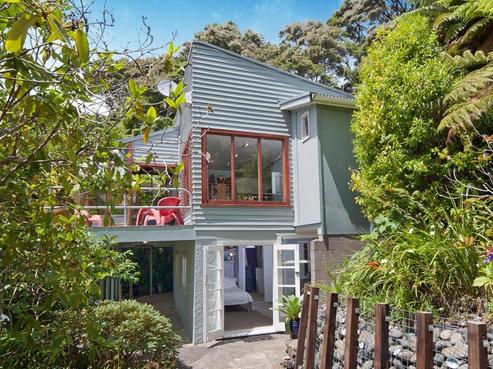 428 Scenic Drive, Waiatarua