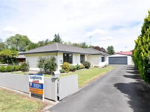 102 Dixon Road, Glenview