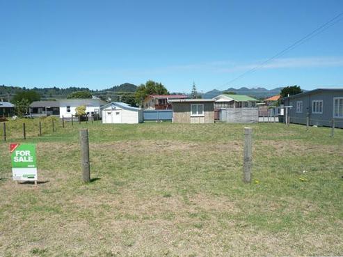 611 Ocean Road, Whangamata