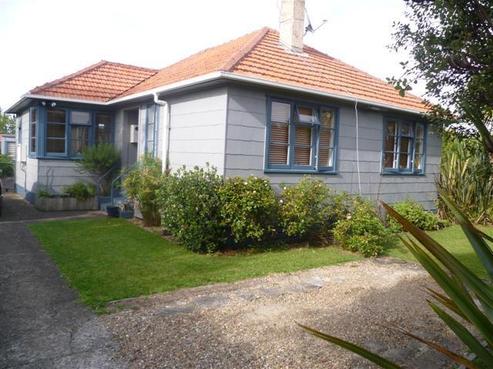 2 Watts Crescent, Hamilton East