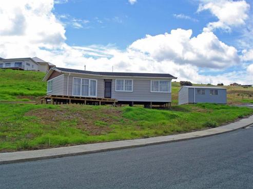 4 Loke Crescent, Coopers Beach