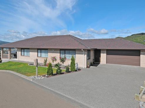 13 James Nairn Grove, Riverstone Terraces