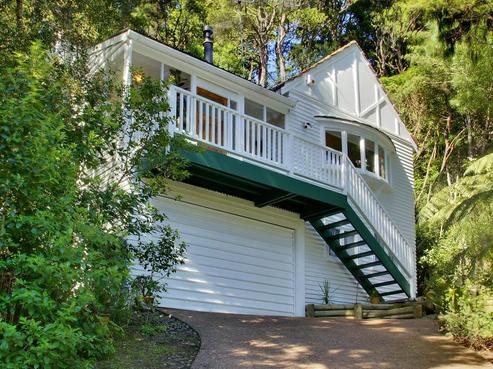 6 Takahe Road, Titirangi