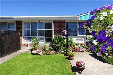 45 Hills Road, Edgeware