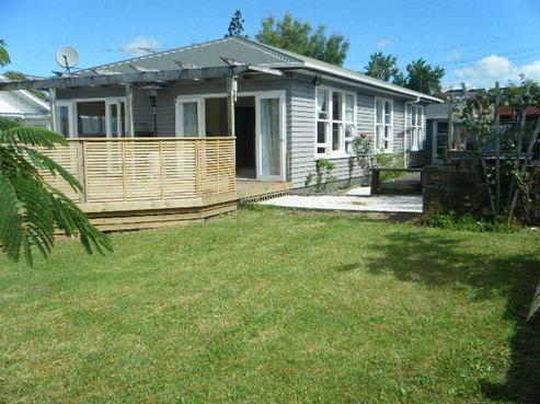 52 Queen Street, Riverhead