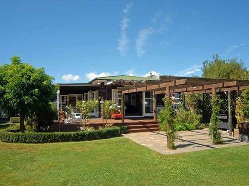 1018 Rata Street, Mahora