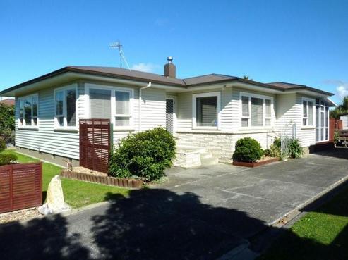40 Clarence Cox Crescent, Pirimai