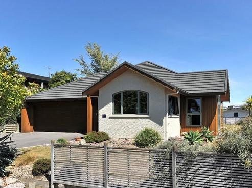 17 Farnham Drive, Richmond