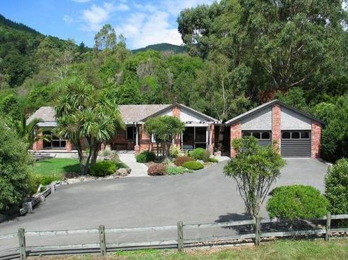 90 Cable Bay Road, Hira