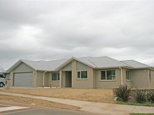 2 Eastridge Terrace, Huntington