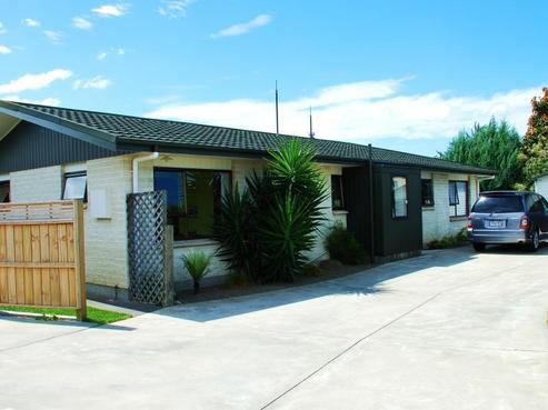 8 Clarence Cox Crescent, Pirimai