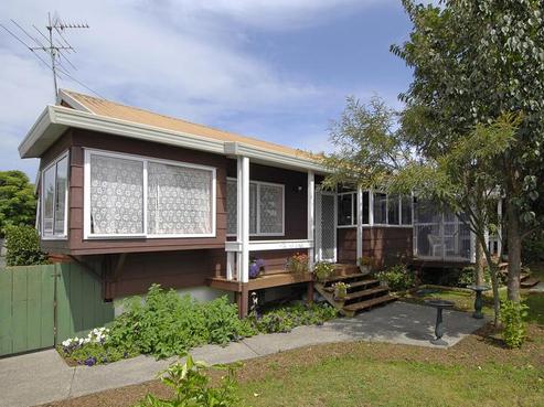2/93 Beach Road, Pahurehure