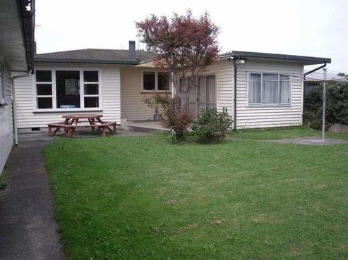 102 Clarence Cox Crescent, Pirimai