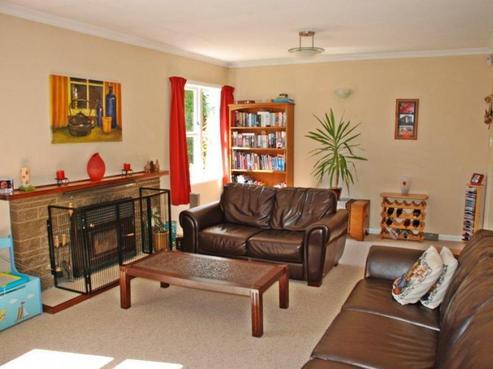 28 Exeter Crescent, Pirimai