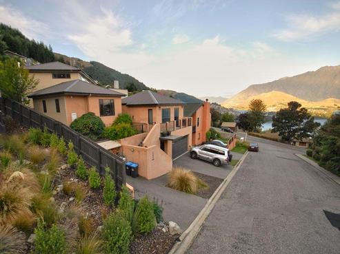7 Lochy Road, Fernhill/Sunshine Bay