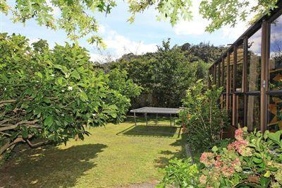 6 Pitoitoi Road, Days Bay