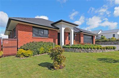 104 Kirton Drive, Riverstone Terraces