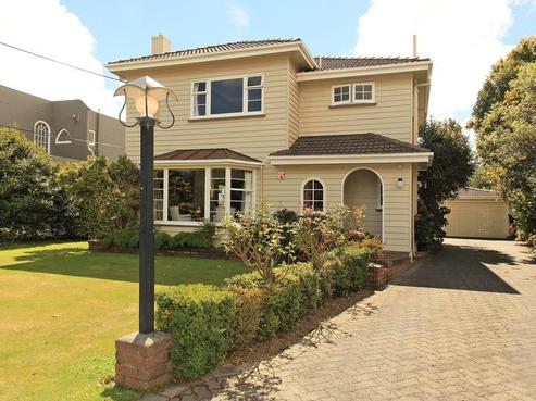 25 Marina Grove, Central Hutt