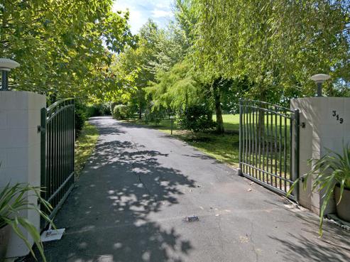 319 Clifton Road, Whitford