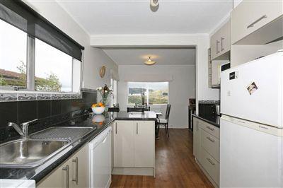 34 Outram Grove, Kelson