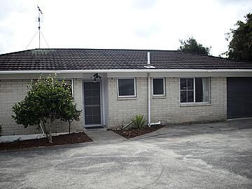2/10 May Avenue, Te Atatu South