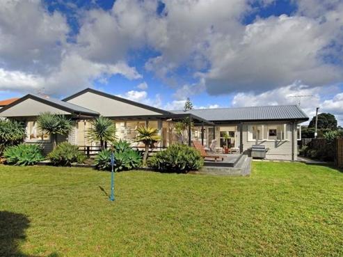 2 Beach Road, Orewa