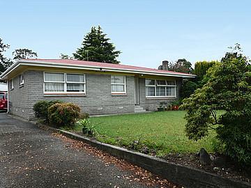 75 Bruce Avenue, Glenview