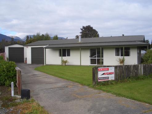 24 Pauareka Road, Haast