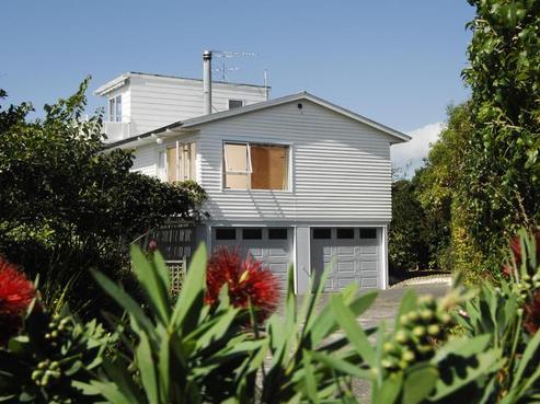 15 Vaughan Crescent, Murrays Bay