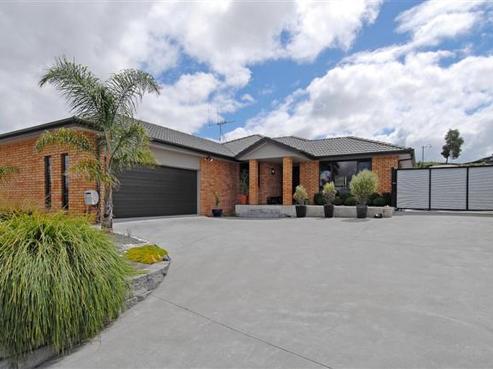 82 Farnborough Drive, Grandview Heights