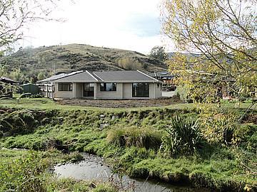 42 Ngawhatu Road, Stoke