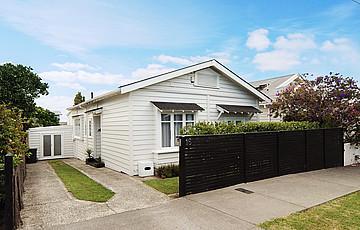 16 Edgars Road, Westmere