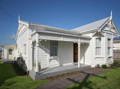 77 Paynters Avenue, Strandon