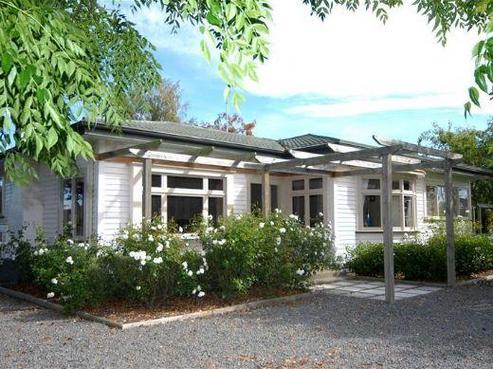 101 Longlands Road East, Longlands