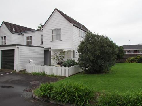 12 Woodbridge Lane, Milford