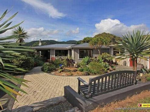 6 Clarkes Crescent, Paekakariki