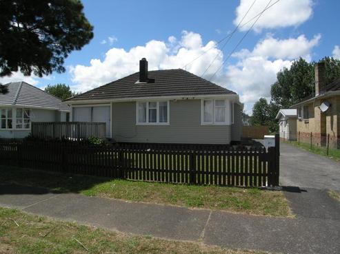 30 Williams Crescent, Otara