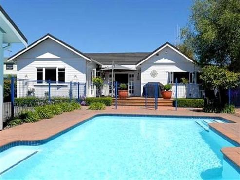 74 Sandwich Road, Saint Andrews