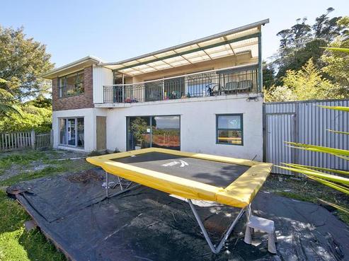 451 Scenic Drive, Waiatarua