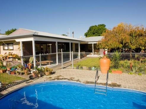 4/2 Church Road, Taradale