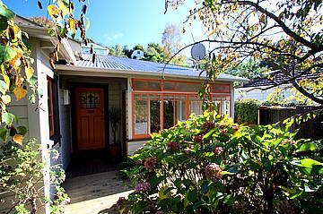 30 Russell Street, Stepneyville