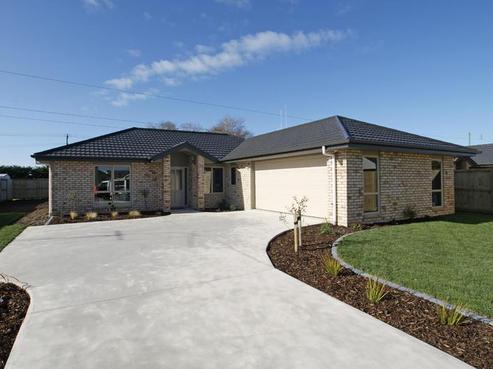 60 Darjon Drive, Huntington