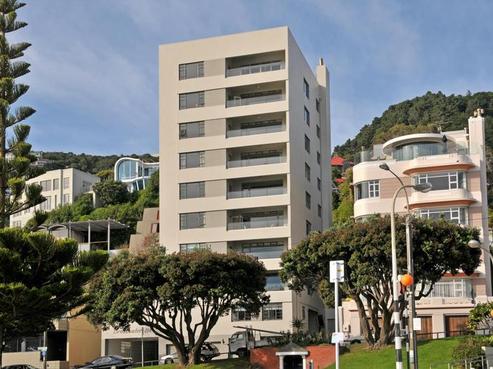8/214 Oriental Parade, Oriental Bay