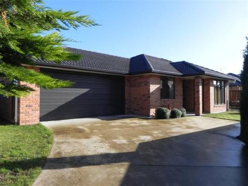 8 Newbury Place, Huntington