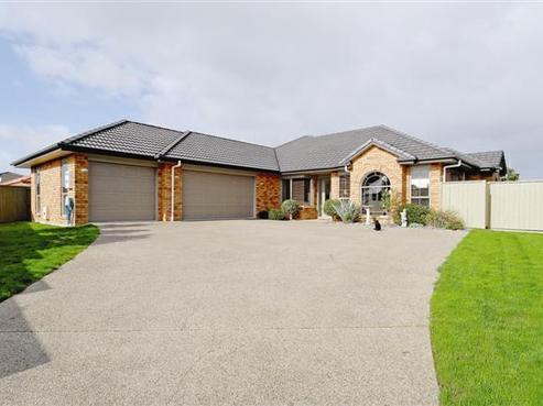 9 Langdale Court, Huntington