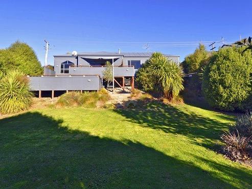 1692A Cust Road, Cust