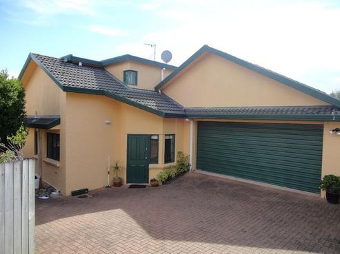 2/143 Somerville Road, Somerville