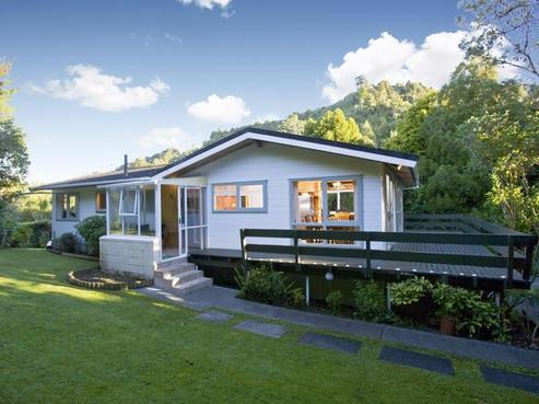 926 West Coast Road, Waiatarua